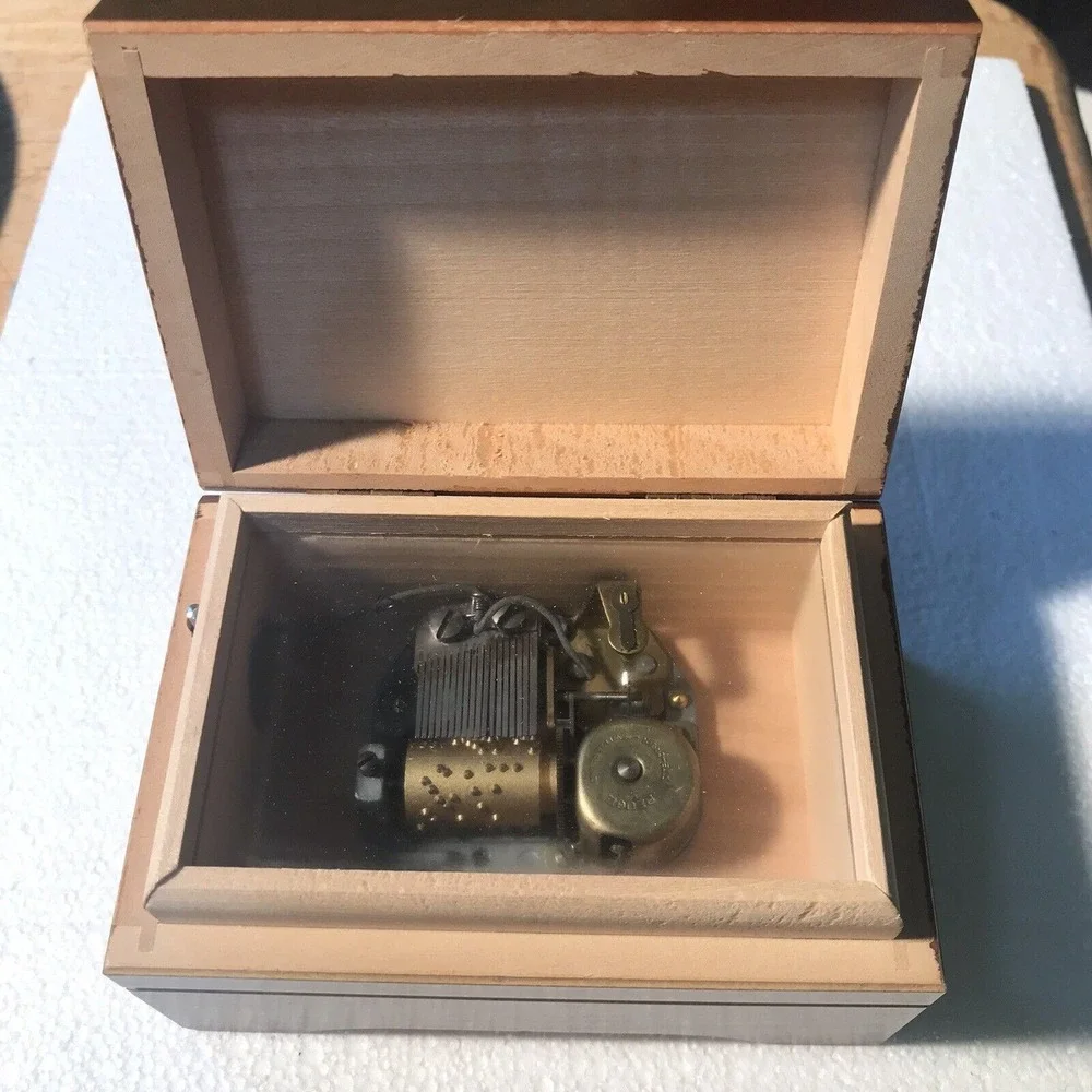 Raindrops Keep Falling On My Head Hummel Wood Music Box Japan Girl Boy Umbrella